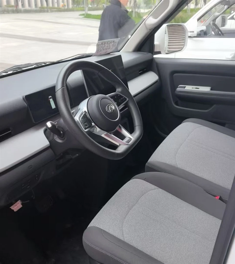 2 seats truck